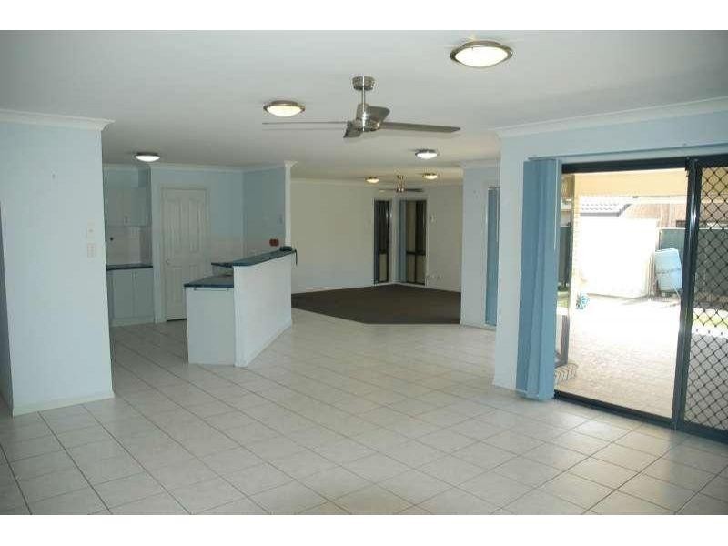 4 Apsley Crescent, Parkinson QLD 4115