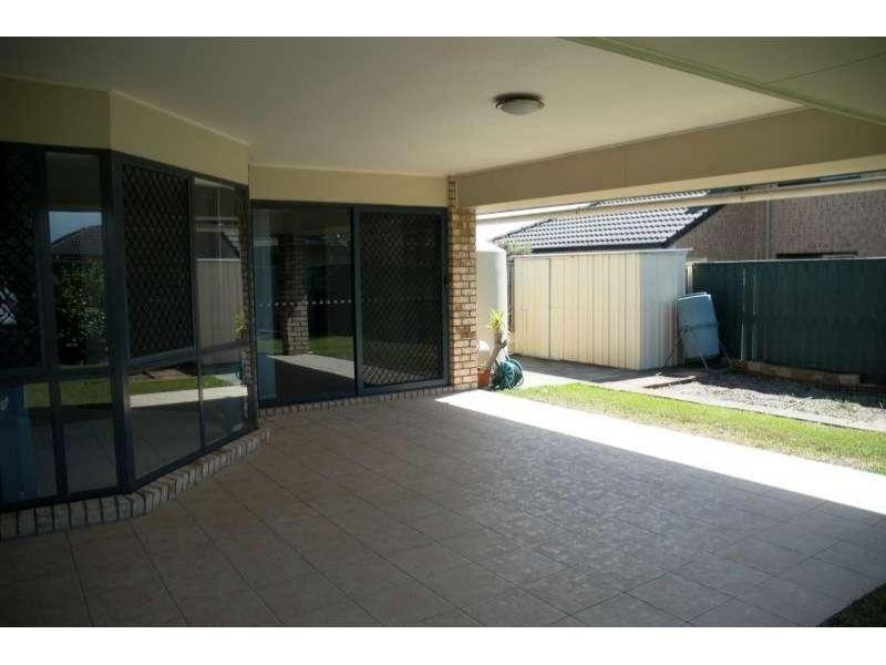 4 Apsley Crescent, Parkinson QLD 4115