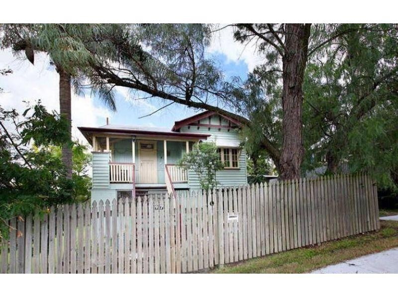 97 Macrossan Avenue, Norman Park QLD 4170