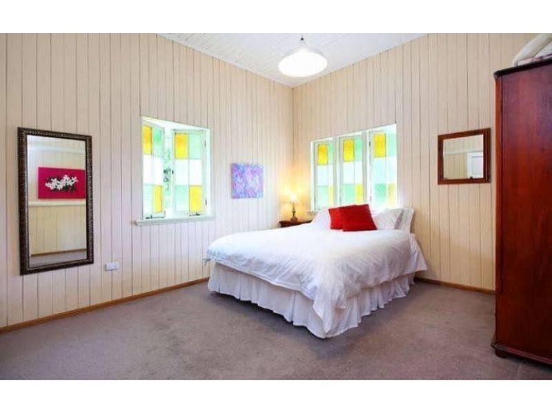 97 Macrossan Avenue, Norman Park QLD 4170