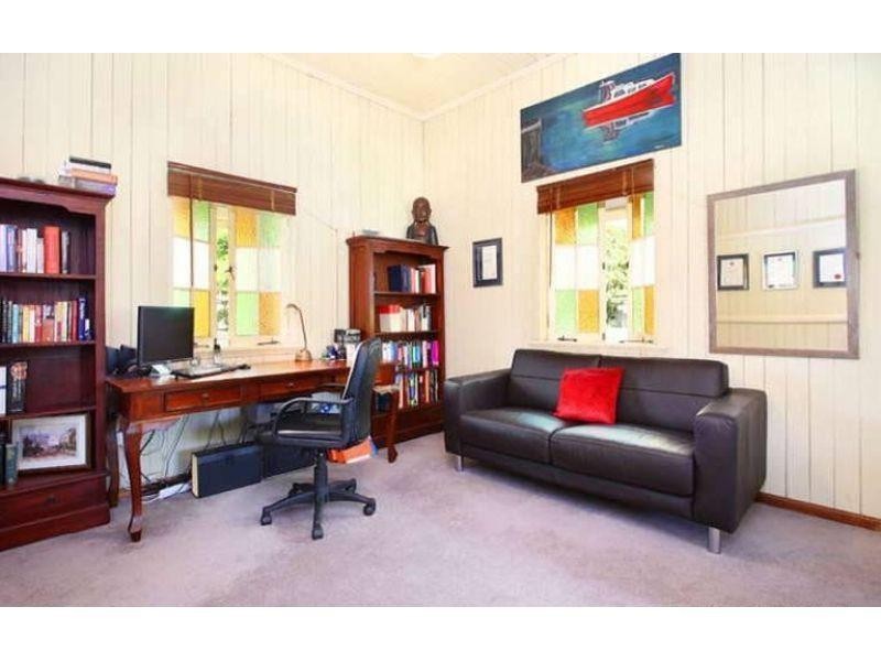 97 Macrossan Avenue, Norman Park QLD 4170