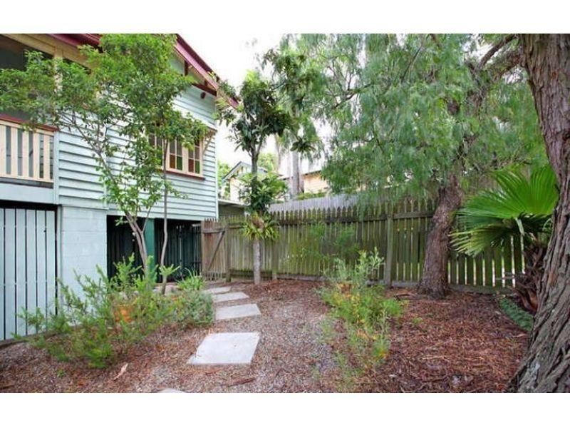 97 Macrossan Avenue, Norman Park QLD 4170