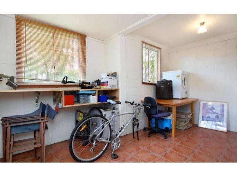 97 Macrossan Avenue, Norman Park QLD 4170