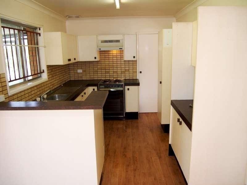 11 Pine Drive, Woodridge QLD 4114