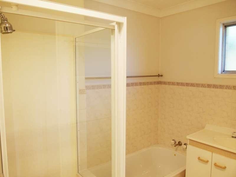 11 Pine Drive, Woodridge QLD 4114