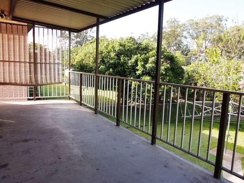 11 Pine Drive, Woodridge QLD 4114