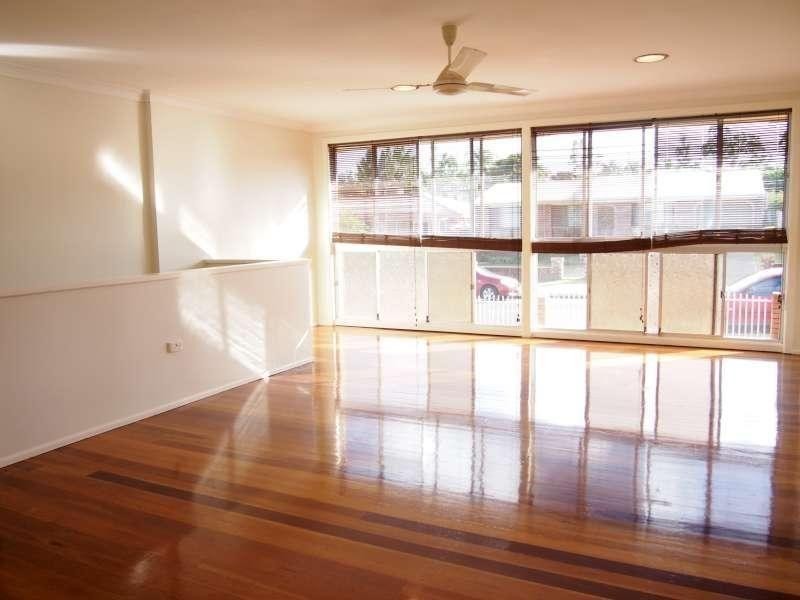 11 Pine Drive, Woodridge QLD 4114