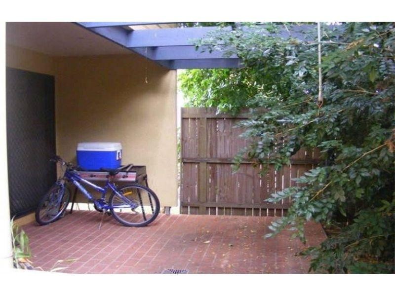 2/10 Lambton Street, Annerley QLD 4103