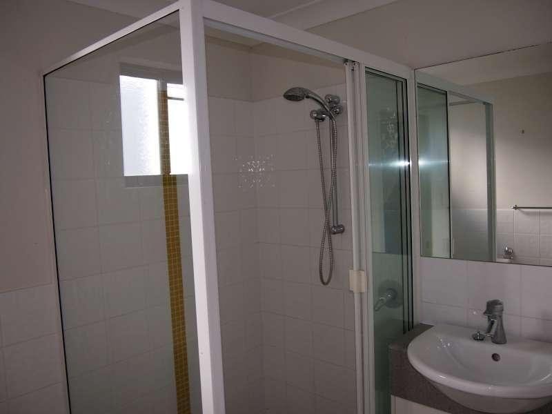 2/50 Merton Road, Woolloongabba QLD 4102