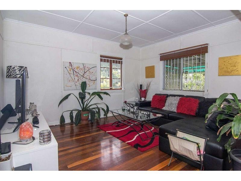 10 Diamond Street, Holland Park QLD 4121