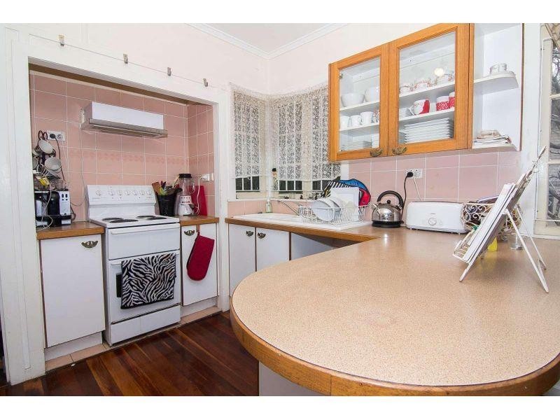 10 Diamond Street, Holland Park QLD 4121