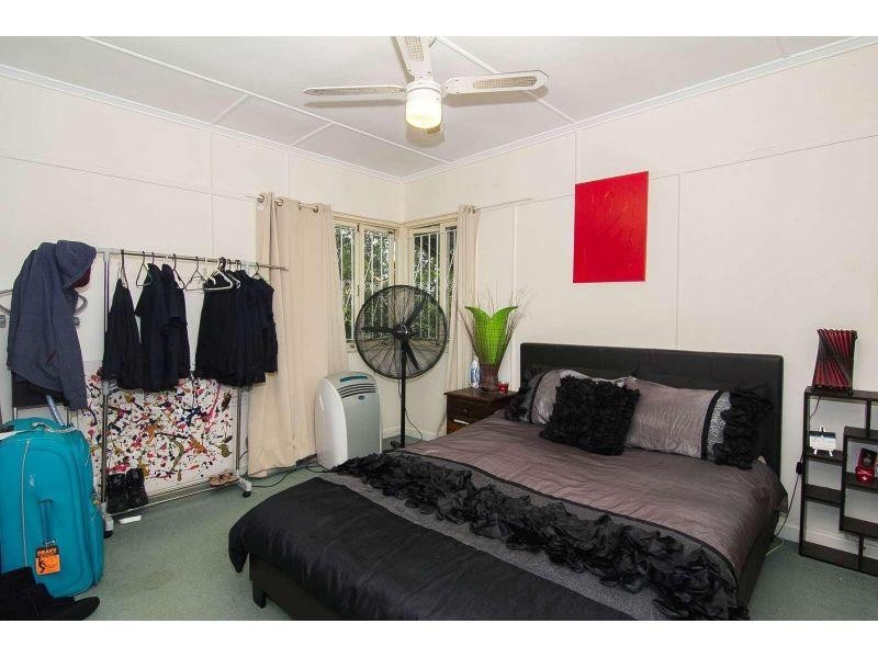 10 Diamond Street, Holland Park QLD 4121