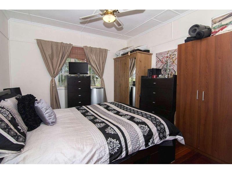 10 Diamond Street, Holland Park QLD 4121