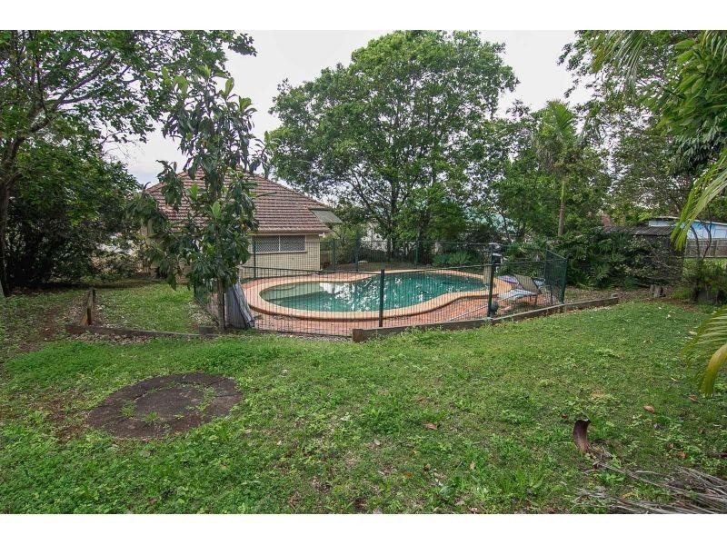 10 Diamond Street, Holland Park QLD 4121