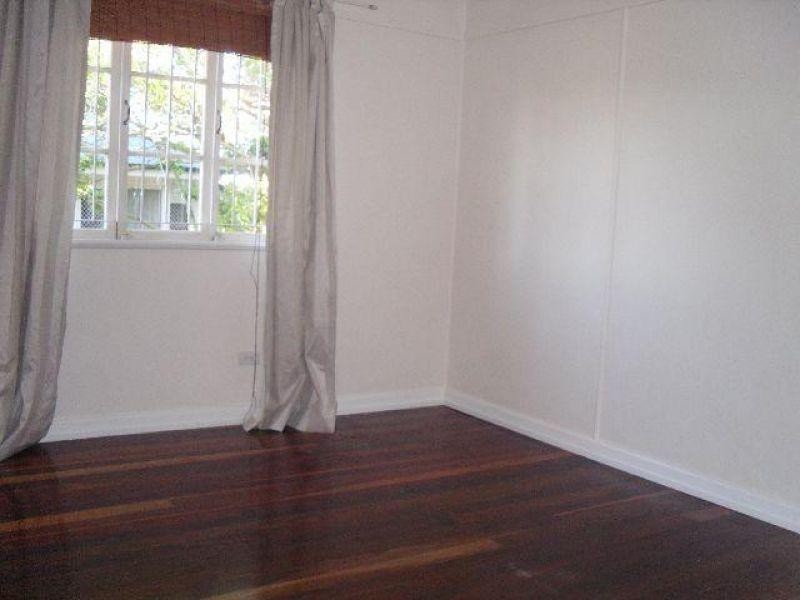 10 Diamond Street, Holland Park QLD 4121