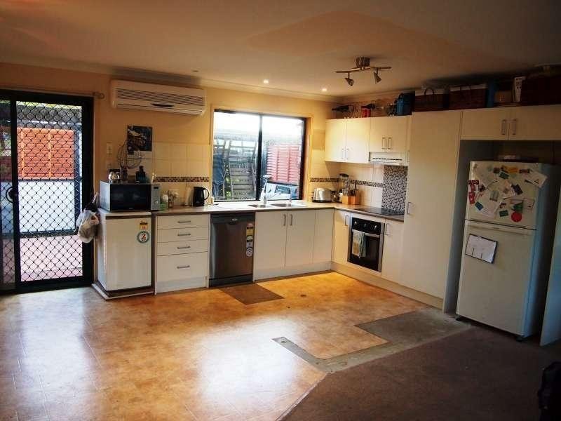 8 Brooke Street, Crestmead QLD 4132