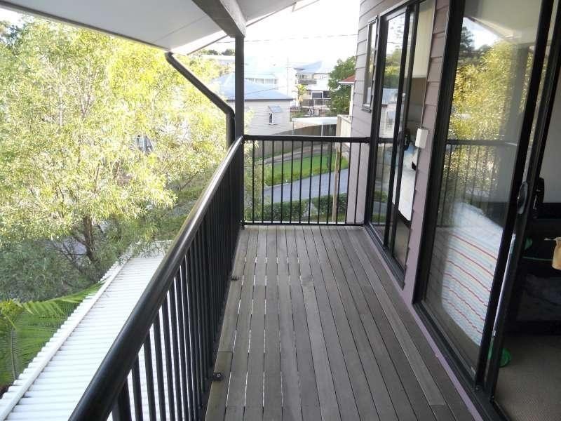 2/96 Railway Parade, Norman Park QLD 4170