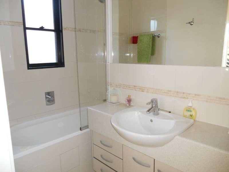 2/96 Railway Parade, Norman Park QLD 4170