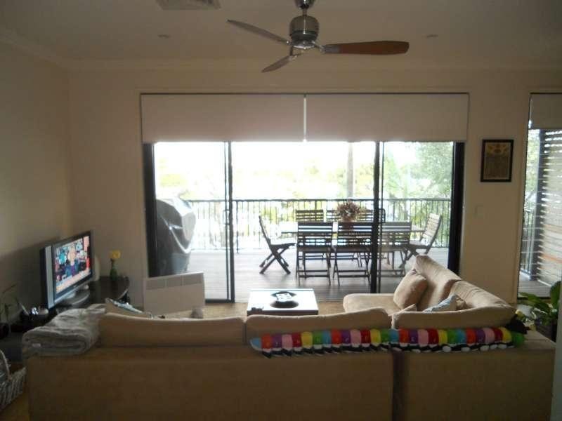 2/96 Railway Parade, Norman Park QLD 4170