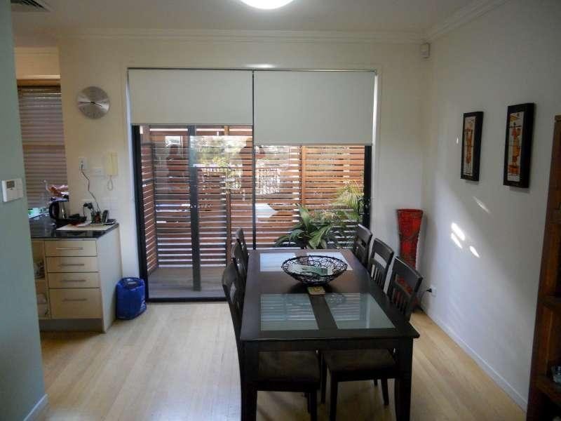 2/96 Railway Parade, Norman Park QLD 4170