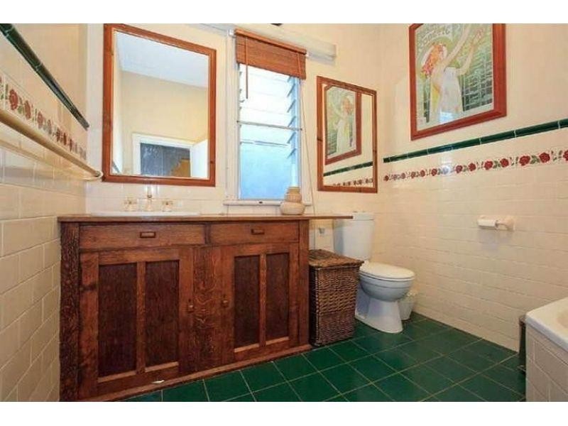 133a Macrossan Avenue, Norman Park QLD 4170