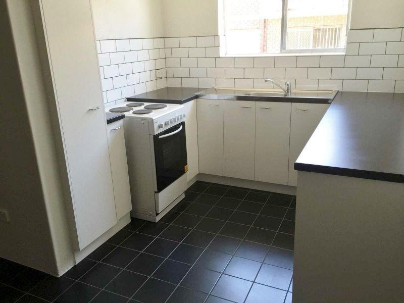 4/302 Cavendish Road, Coorparoo QLD 4151