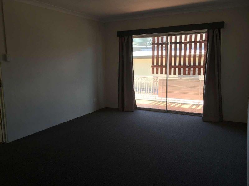 4/302 Cavendish Road, Coorparoo QLD 4151