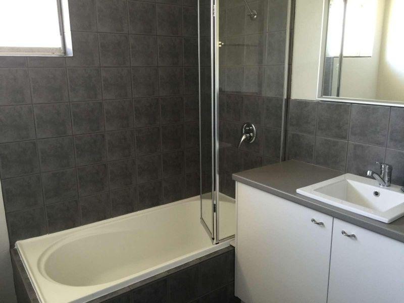 4/302 Cavendish Road, Coorparoo QLD 4151