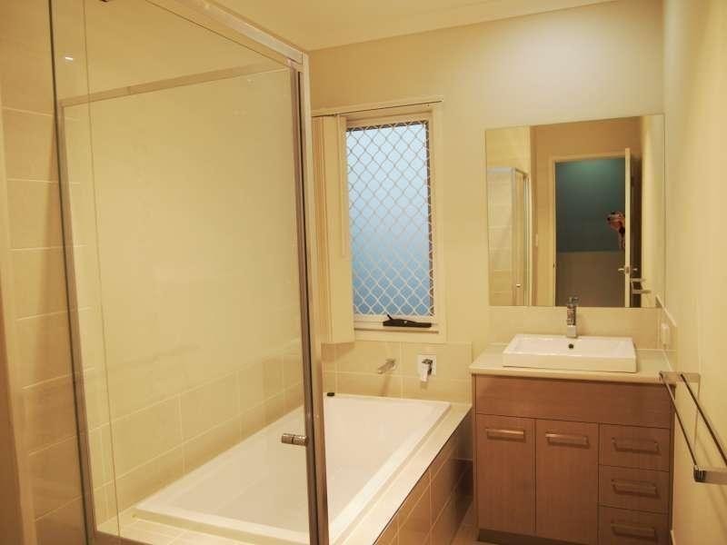 3/7 Oasis Close, Manly QLD 4179