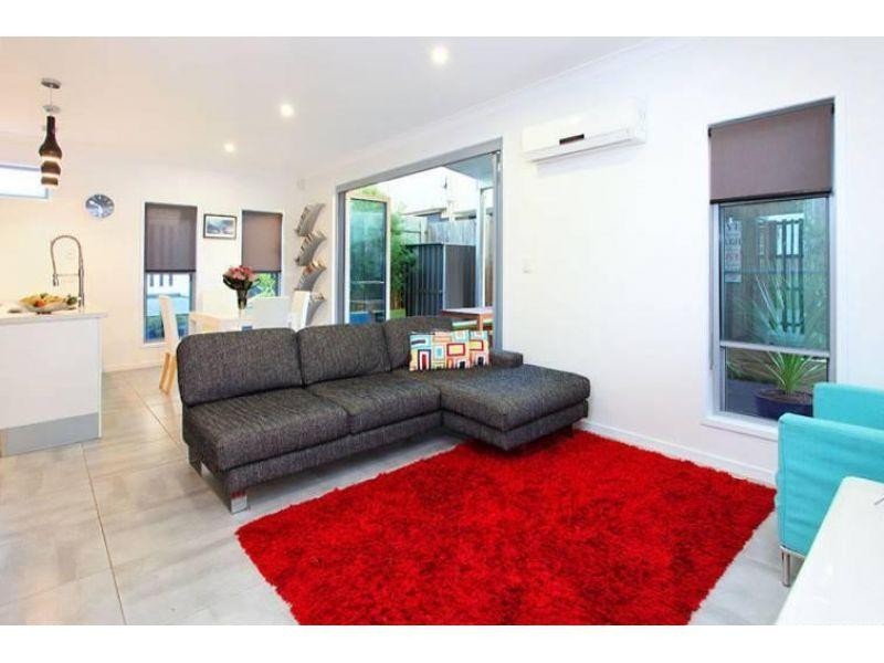 18 McIvor Street, Annerley QLD 4103