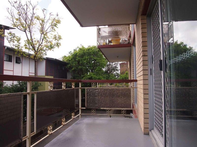 2/381 Old Cleveland Road, Coorparoo QLD 4151