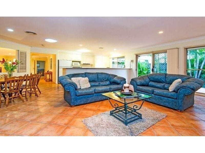 58 Amersham Crescent, Carindale QLD 4152