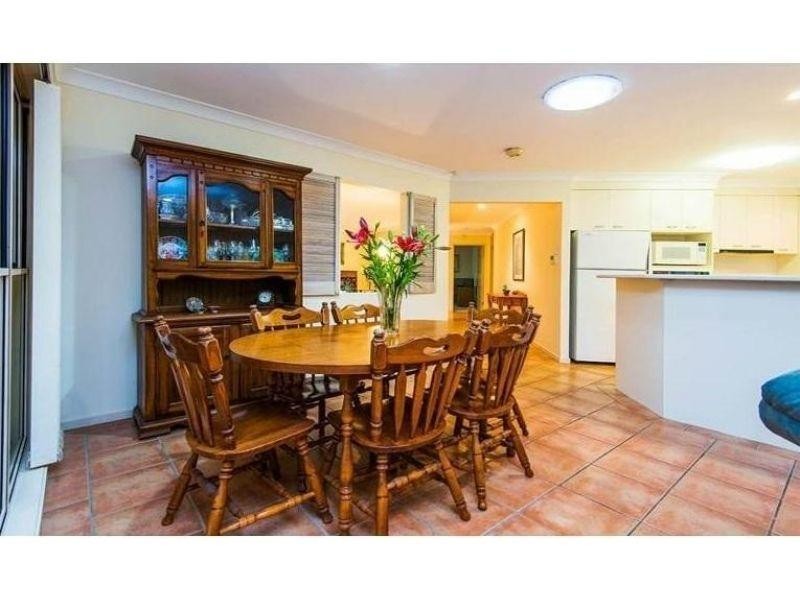 58 Amersham Crescent, Carindale QLD 4152