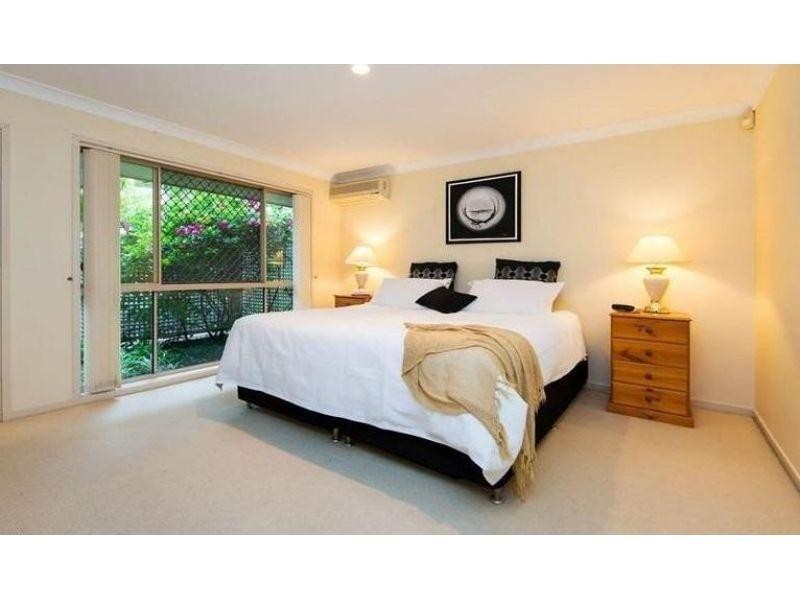 58 Amersham Crescent, Carindale QLD 4152