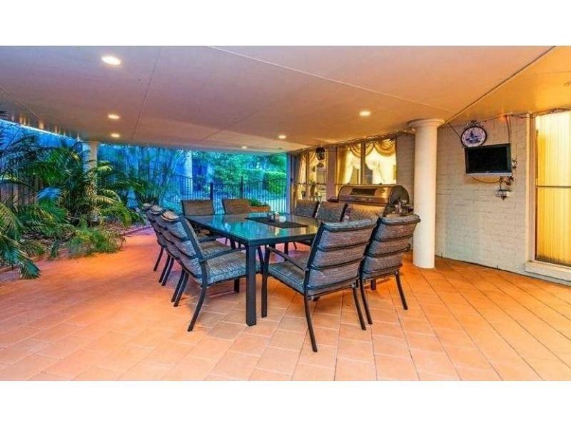 58 Amersham Crescent, Carindale QLD 4152