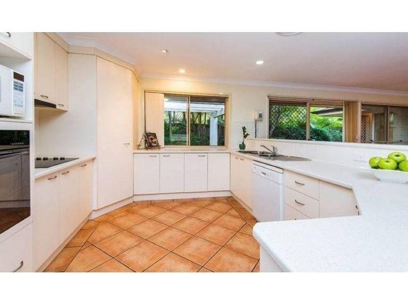 58 Amersham Crescent, Carindale QLD 4152