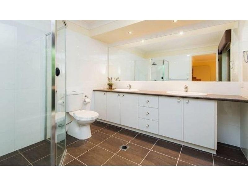 58 Amersham Crescent, Carindale QLD 4152