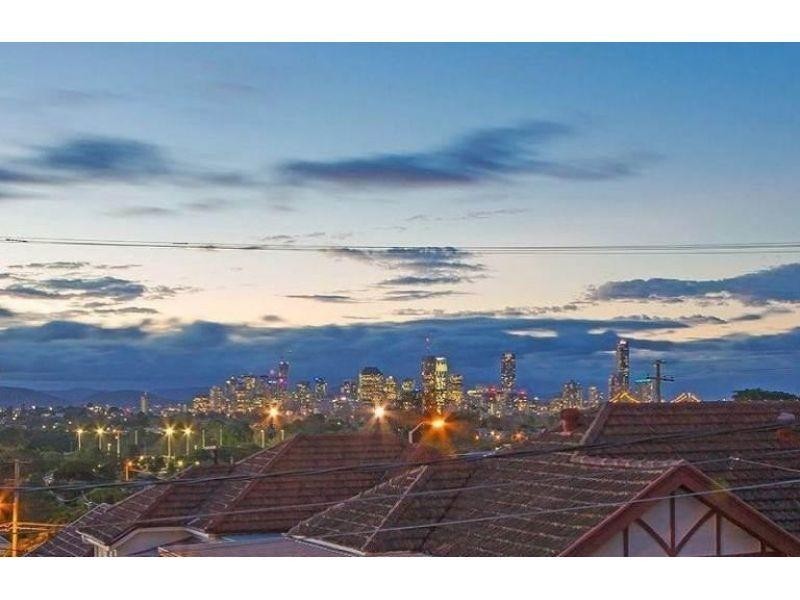 10 Brown Street, Camp Hill QLD 4152