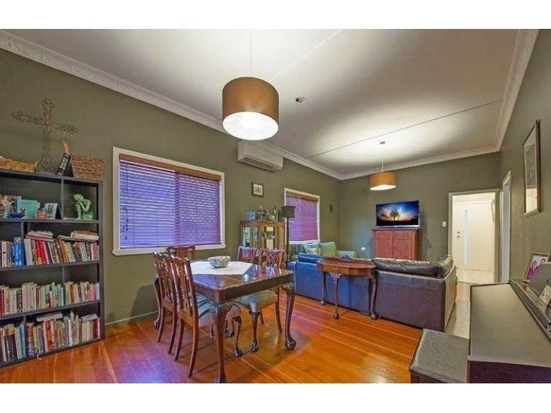 10 Brown Street, Camp Hill QLD 4152