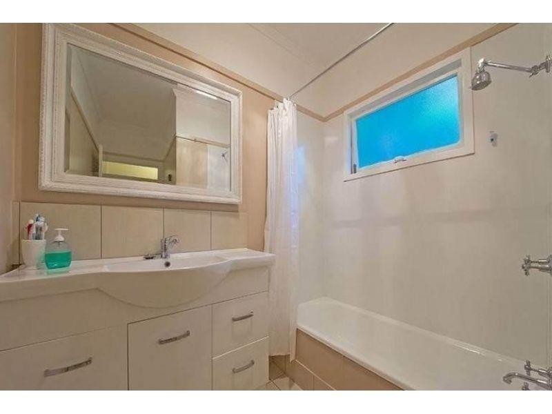 10 Brown Street, Camp Hill QLD 4152