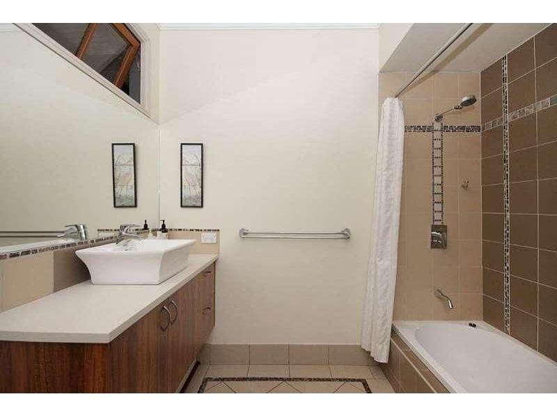 18 Milfoil Street, Manly West QLD 4179