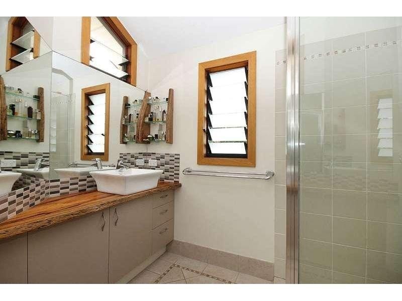 18 Milfoil Street, Manly West QLD 4179