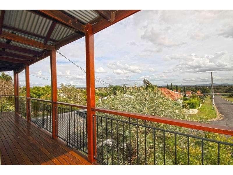 18 Milfoil Street, Manly West QLD 4179