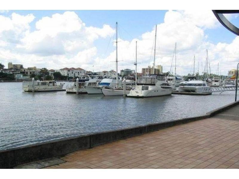 24/10 Goodwin Street, Kangaroo Point QLD 4169