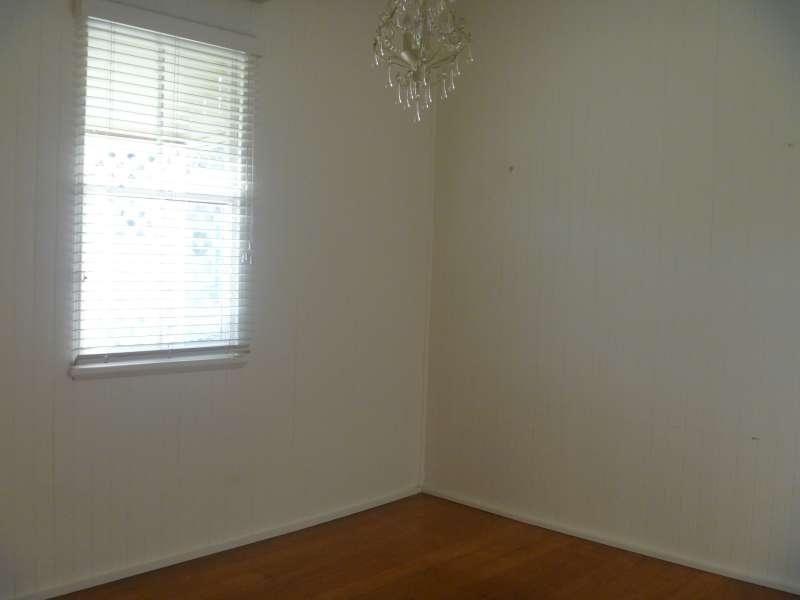 12 Killarney Ave, Manly West QLD 4179