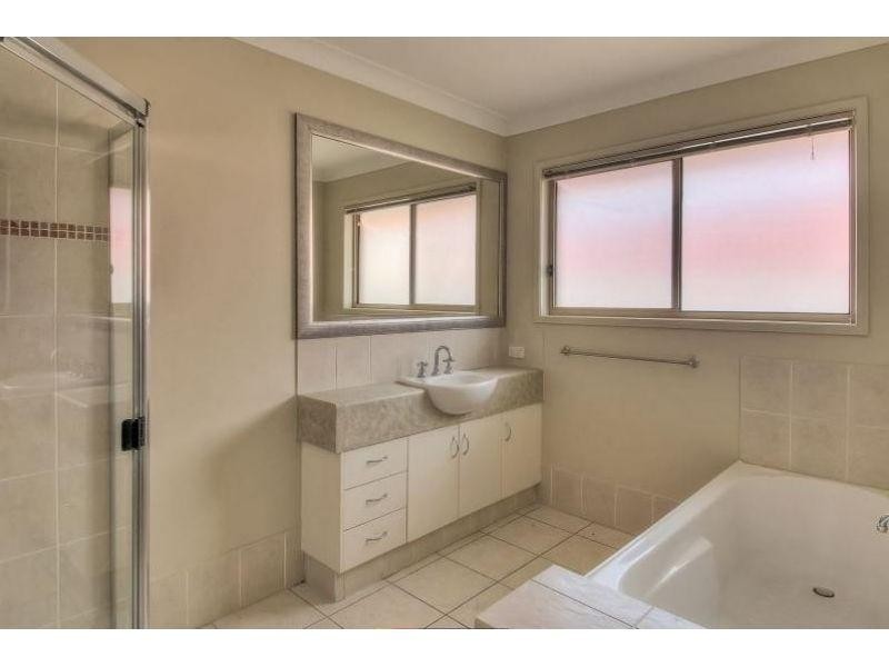 37 Fairway Drive, Meadowbrook QLD 4131