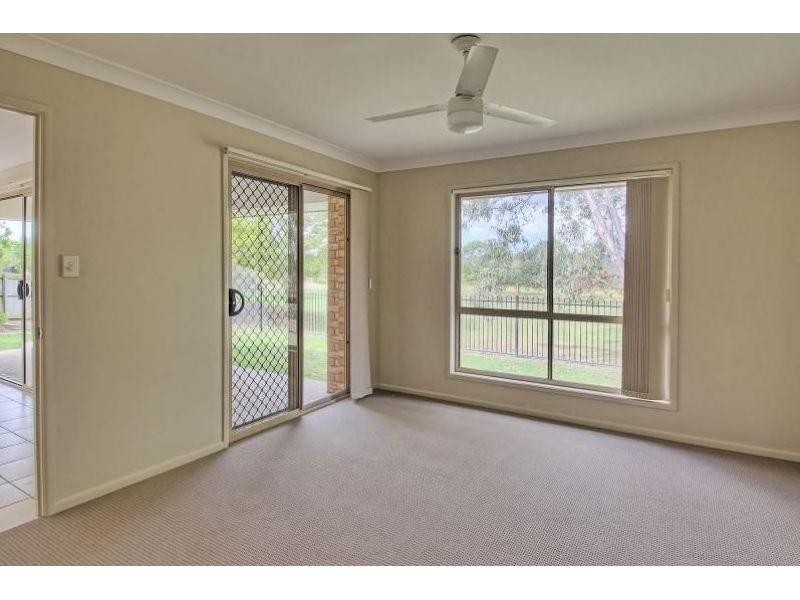 37 Fairway Drive, Meadowbrook QLD 4131