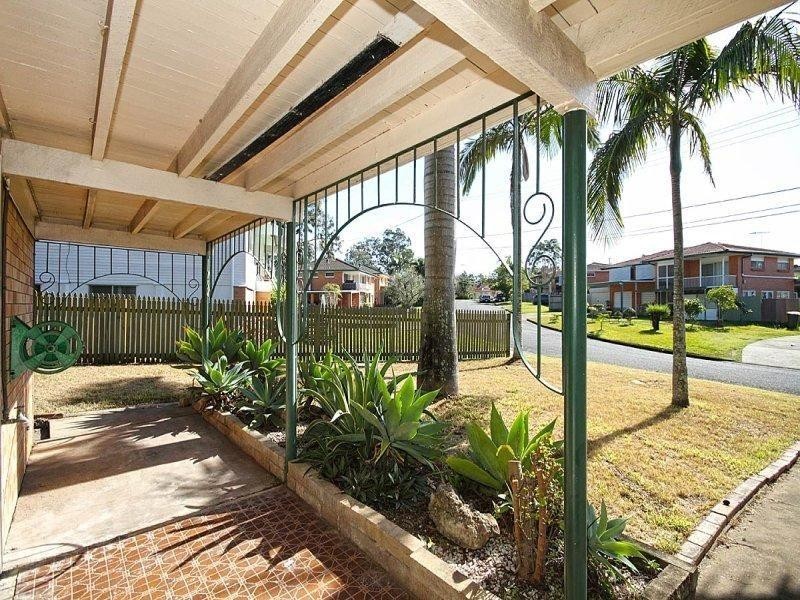 14 Veivers Street, Macgregor QLD 4109