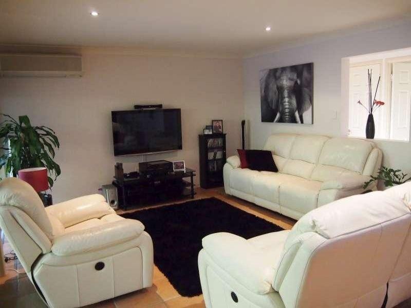 15 Oakley Street, Carindale QLD 4152