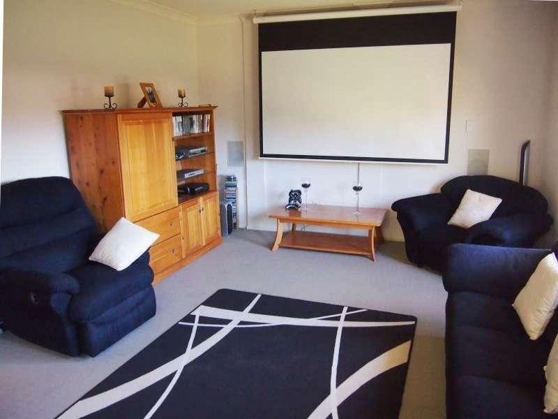 15 Oakley Street, Carindale QLD 4152